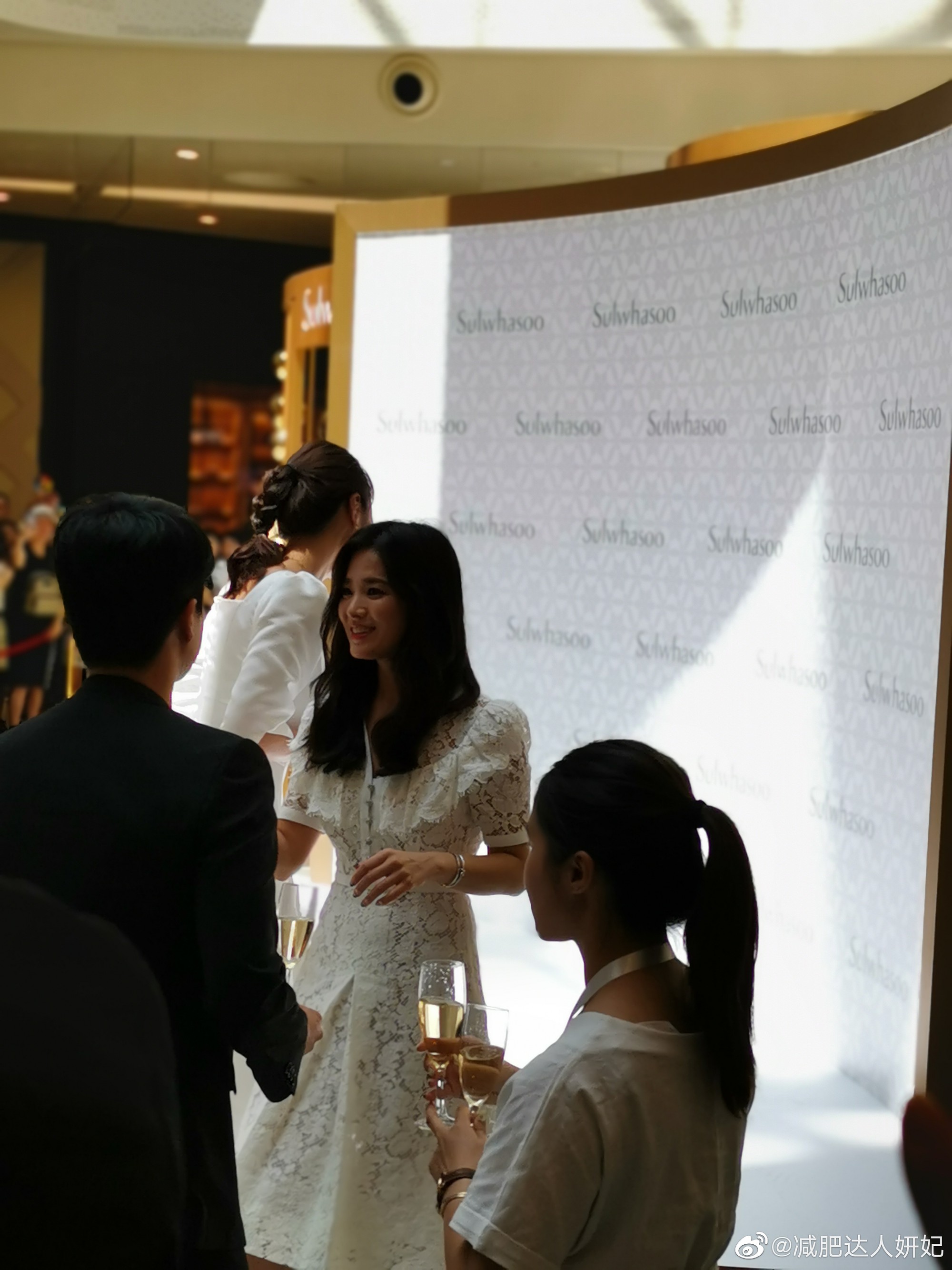 HOT: Song Hye Kyo lần đầu lộ diện sau vụ ly hôn ngàn tỷ, nhan sắc cực phẩm nhưng lại tiều tụy đến xót xa-6