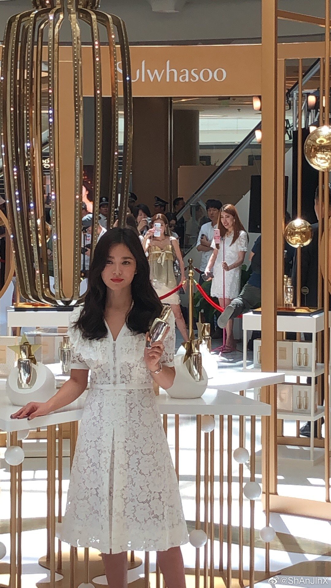 HOT: Song Hye Kyo lần đầu lộ diện sau vụ ly hôn ngàn tỷ, nhan sắc cực phẩm nhưng lại tiều tụy đến xót xa-12