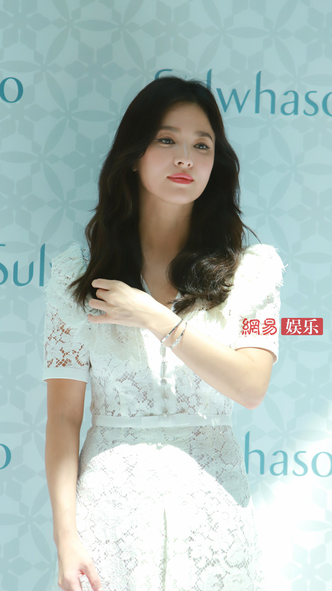 HOT: Song Hye Kyo lần đầu lộ diện sau vụ ly hôn ngàn tỷ, nhan sắc cực phẩm nhưng lại tiều tụy đến xót xa-13