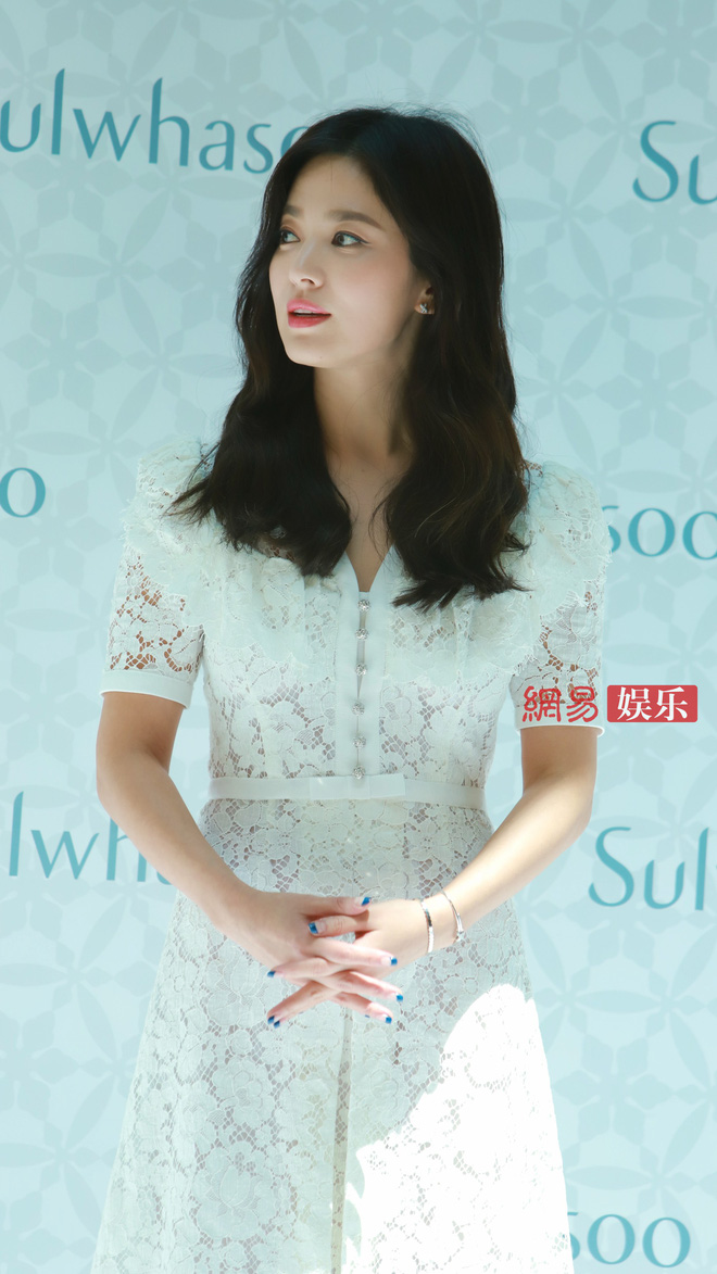 HOT: Song Hye Kyo lần đầu lộ diện sau vụ ly hôn ngàn tỷ, nhan sắc cực phẩm nhưng lại tiều tụy đến xót xa-14