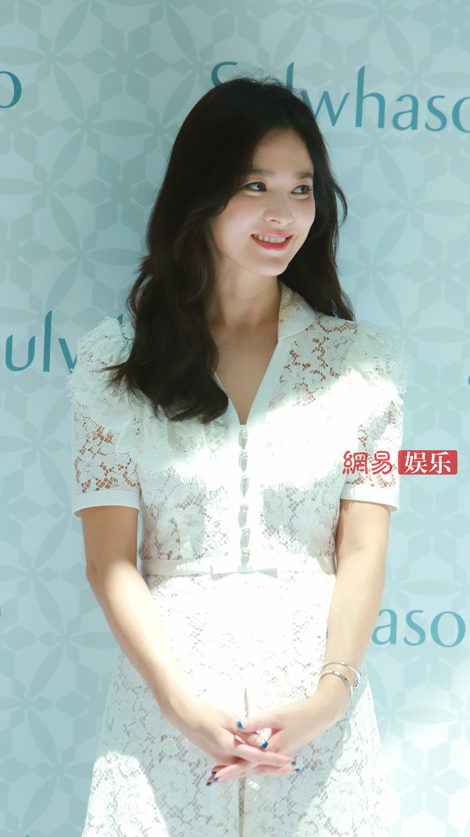 HOT: Song Hye Kyo lần đầu lộ diện sau vụ ly hôn ngàn tỷ, nhan sắc cực phẩm nhưng lại tiều tụy đến xót xa-15