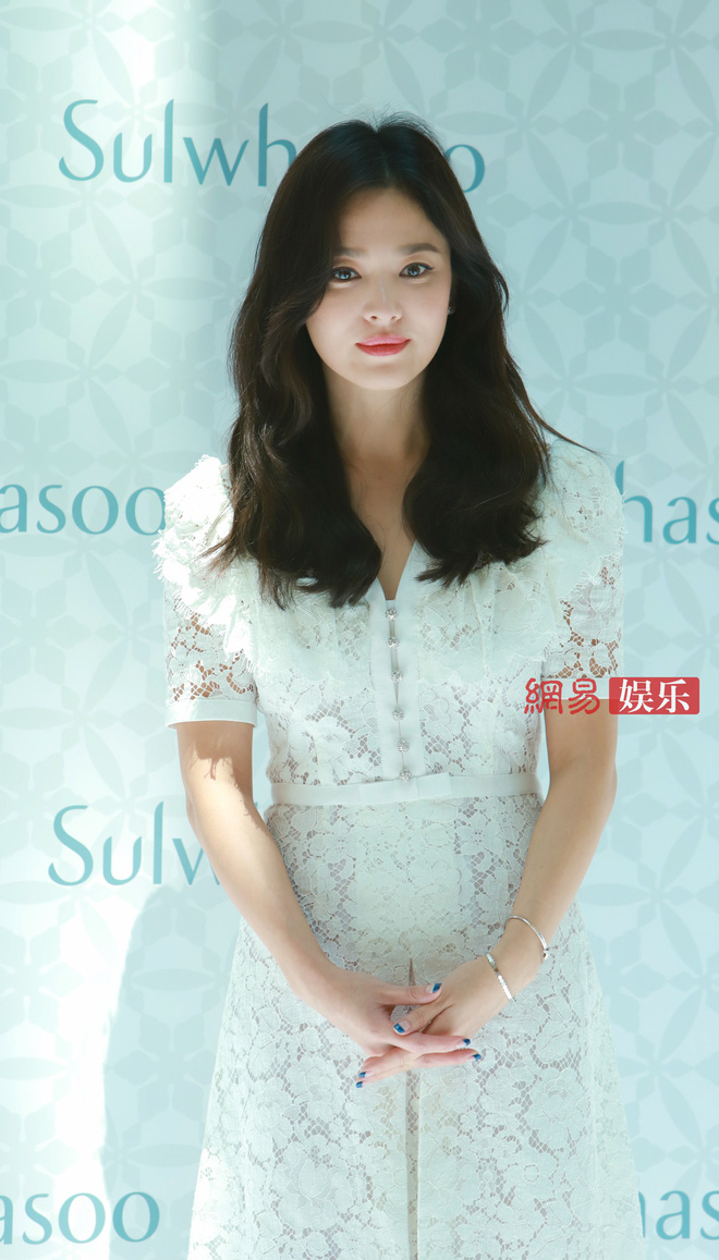 HOT: Song Hye Kyo lần đầu lộ diện sau vụ ly hôn ngàn tỷ, nhan sắc cực phẩm nhưng lại tiều tụy đến xót xa-17