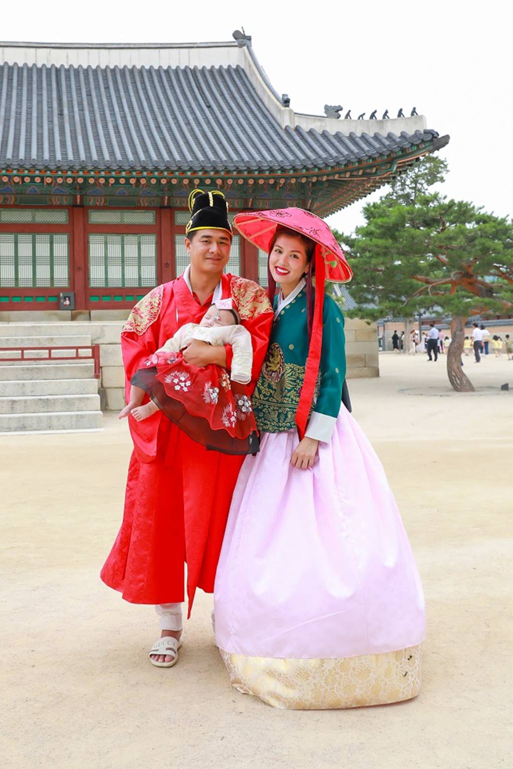 Hoa hậu quê Vũng Tàu hóa mỹ nhân cổ trang xuất hiện bên chồng đại gia-6