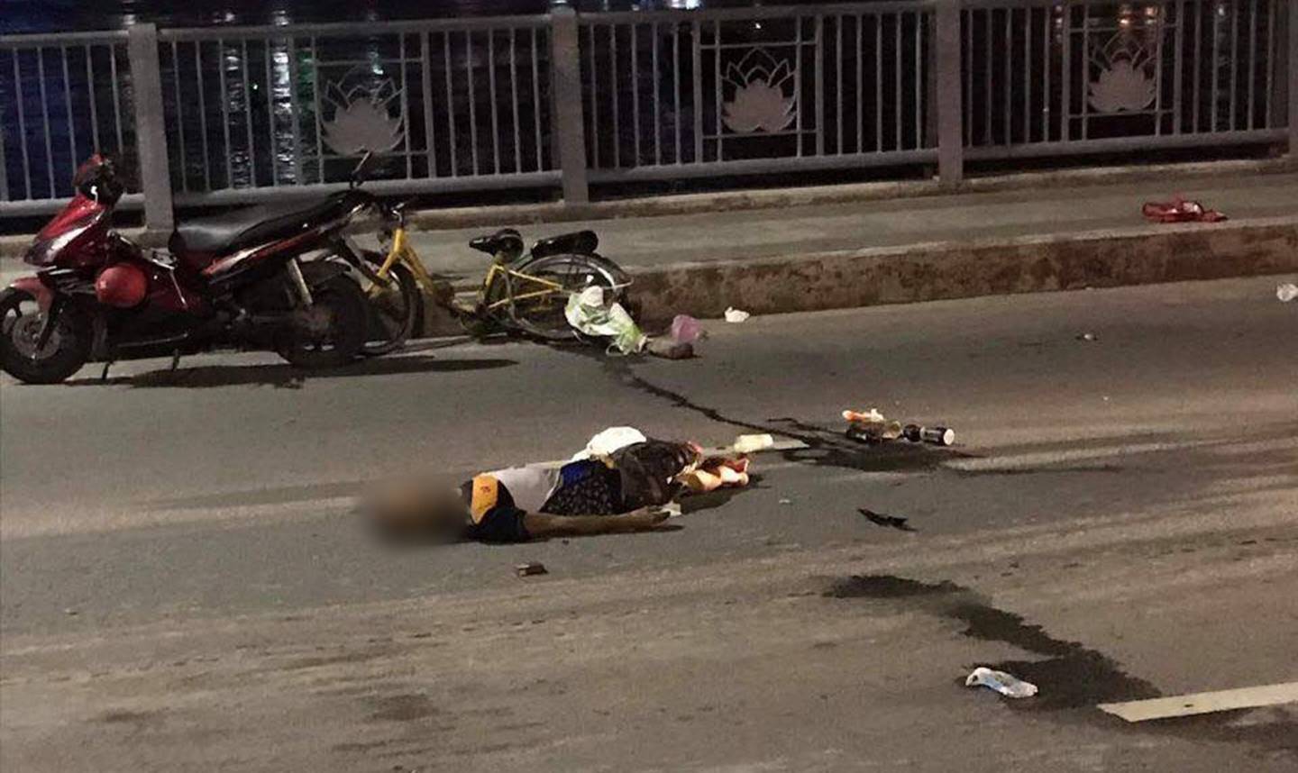 TP.HCM: Đôi nam nữ điều khiển xe phân khối lớn tông trúng cụ ông nhặt ve chai trên cầu Thủ Thiêm-3