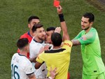 Messi gặp họa thẻ đỏ, nạn nhân của tham nhũng-5