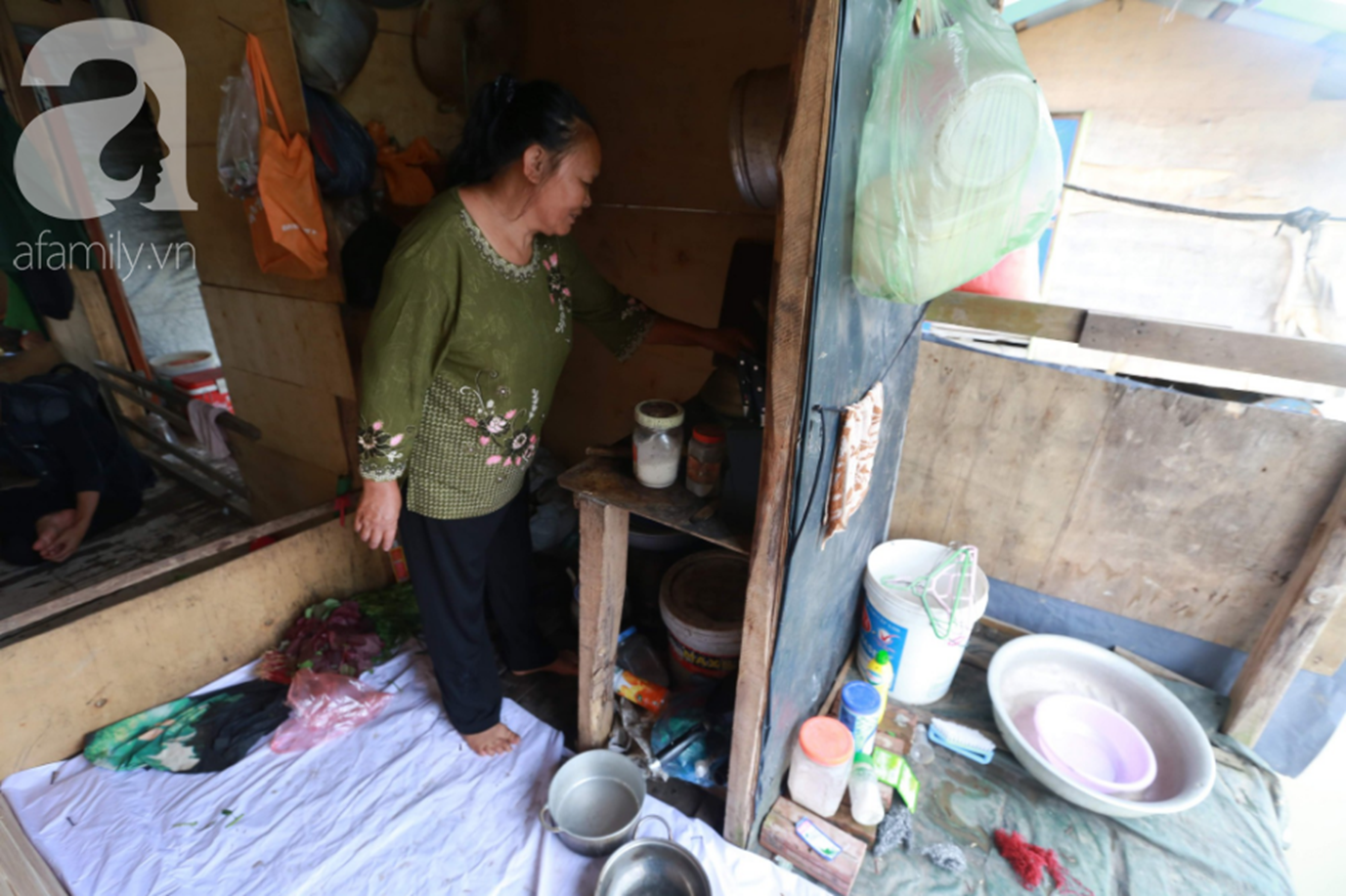 Người đàn ông nhặt được vợ khi đi vớt xác trên sông Hồng: Không có một đám cưới, đến với nhau để gọi hai tiếng ông bà-3