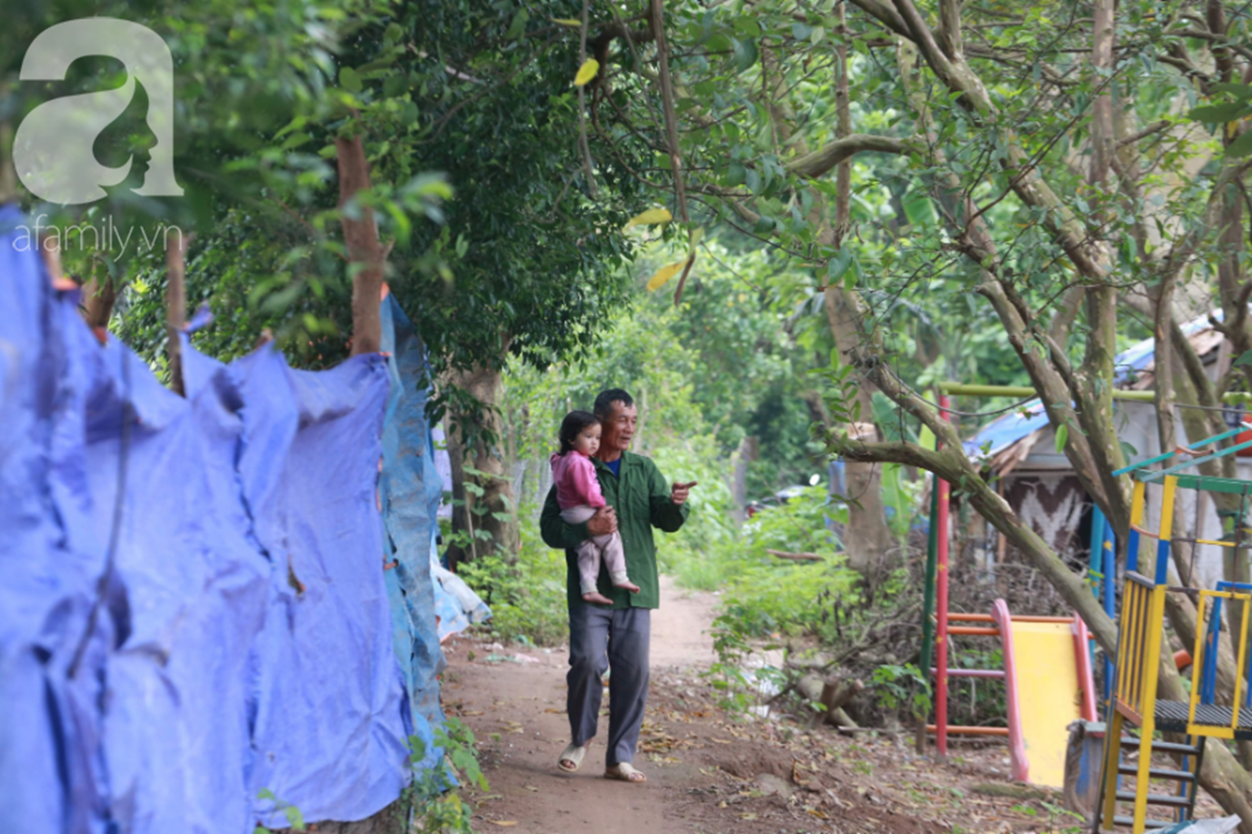 Người đàn ông nhặt được vợ khi đi vớt xác trên sông Hồng: Không có một đám cưới, đến với nhau để gọi hai tiếng ông bà-4