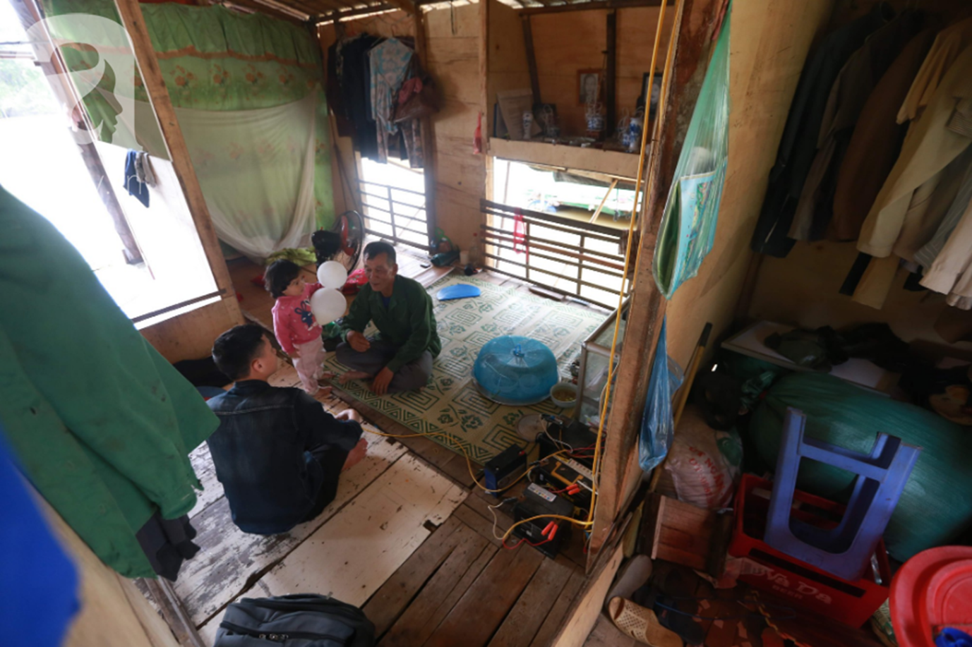 Người đàn ông nhặt được vợ khi đi vớt xác trên sông Hồng: Không có một đám cưới, đến với nhau để gọi hai tiếng ông bà-5