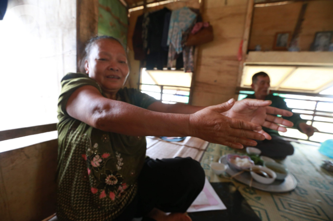 Người đàn ông nhặt được vợ khi đi vớt xác trên sông Hồng: Không có một đám cưới, đến với nhau để gọi hai tiếng ông bà-8