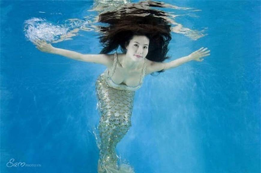 Loạt ảnh sao Việt chụp hình dưới nước: Người như nữ thần, kẻ hài đến khó tả-3