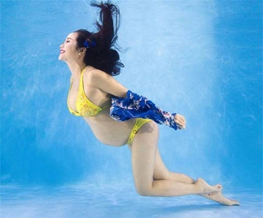 Loạt ảnh sao Việt chụp hình dưới nước: Người như nữ thần, kẻ hài đến khó tả-5