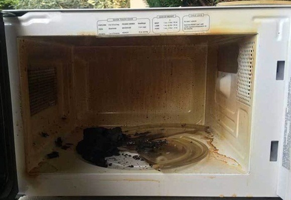 Điều gì xảy ra khi lò vi sóng hoạt động mà không đặt gì trong đó?-2