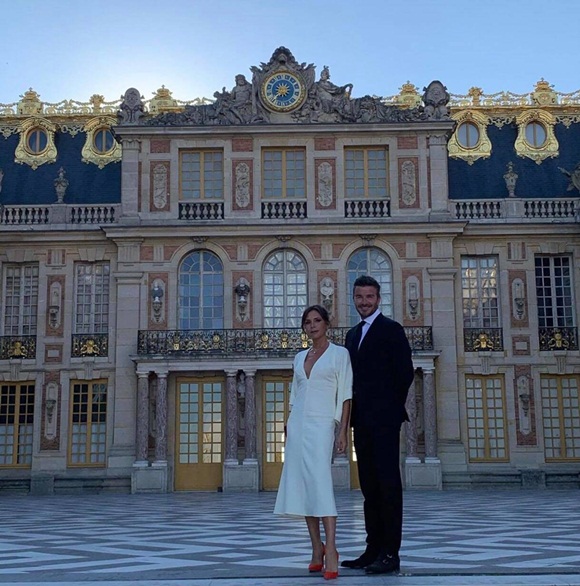 Loạt ảnh khiến dân tình nổ mắt ghen tị” về sự yêu chiều vợ của David Beckham nhân kỷ niệm 20 năm ngày cưới-2