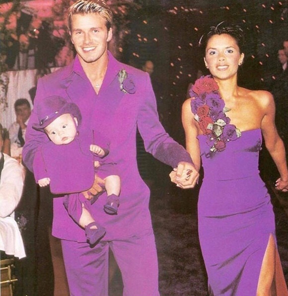 Loạt ảnh khiến dân tình nổ mắt ghen tị” về sự yêu chiều vợ của David Beckham nhân kỷ niệm 20 năm ngày cưới-10