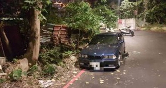 Vợ chồng đóng kín cửa ô tô mây mưa, xe mất phanh lao xuống sông dẫn đến thảm kịch-3