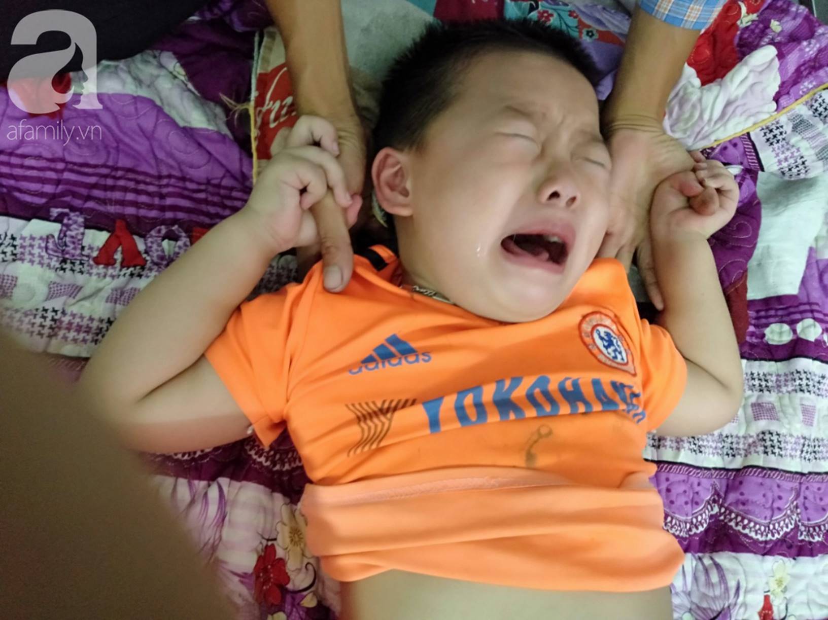 Vợ chồng nghèo cầu cứu 100 triệu đồng cho con trai 7 tuổi mắc bệnh thận có cơ hội phẫu thuật, giành lại sự sống-2