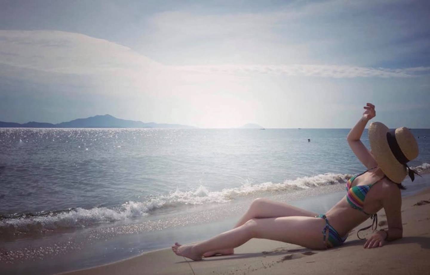 Huệ ngoài đời sexy khác hẳn trên phim Về nhà đi con-3