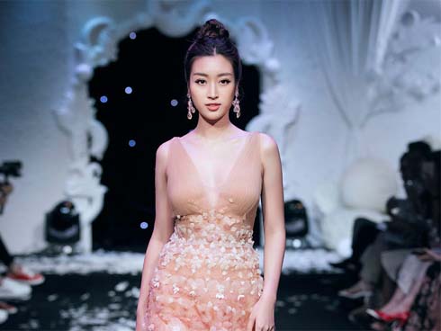 Bất ngờ với hình ảnh hồi trẻ xinh đẹp của mẹ BTV Ngọc Trinh, nhìn điều kiện nhà nữ MC càng thêm choáng-4