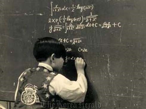 Thần đồng IQ cao nhất thế giới từ bỏ công việc ở NASA để về với mẹ: Tôi không muốn sống như cái máy vô hồn, tôi hạnh phúc theo cách của mình