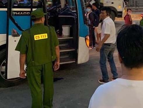 Giả làm khách hàng, tên cướp lấy cọc tiền trên tay nhân viên bán xăng-1