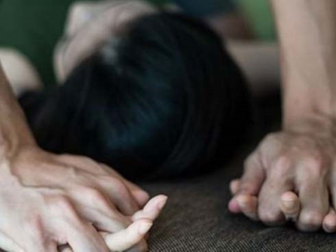 Hiếp dâm 2 con gái ruột khoảng 10 tuổi, người cha bất ngờ tử vong khi đang chịu tù chung thân
