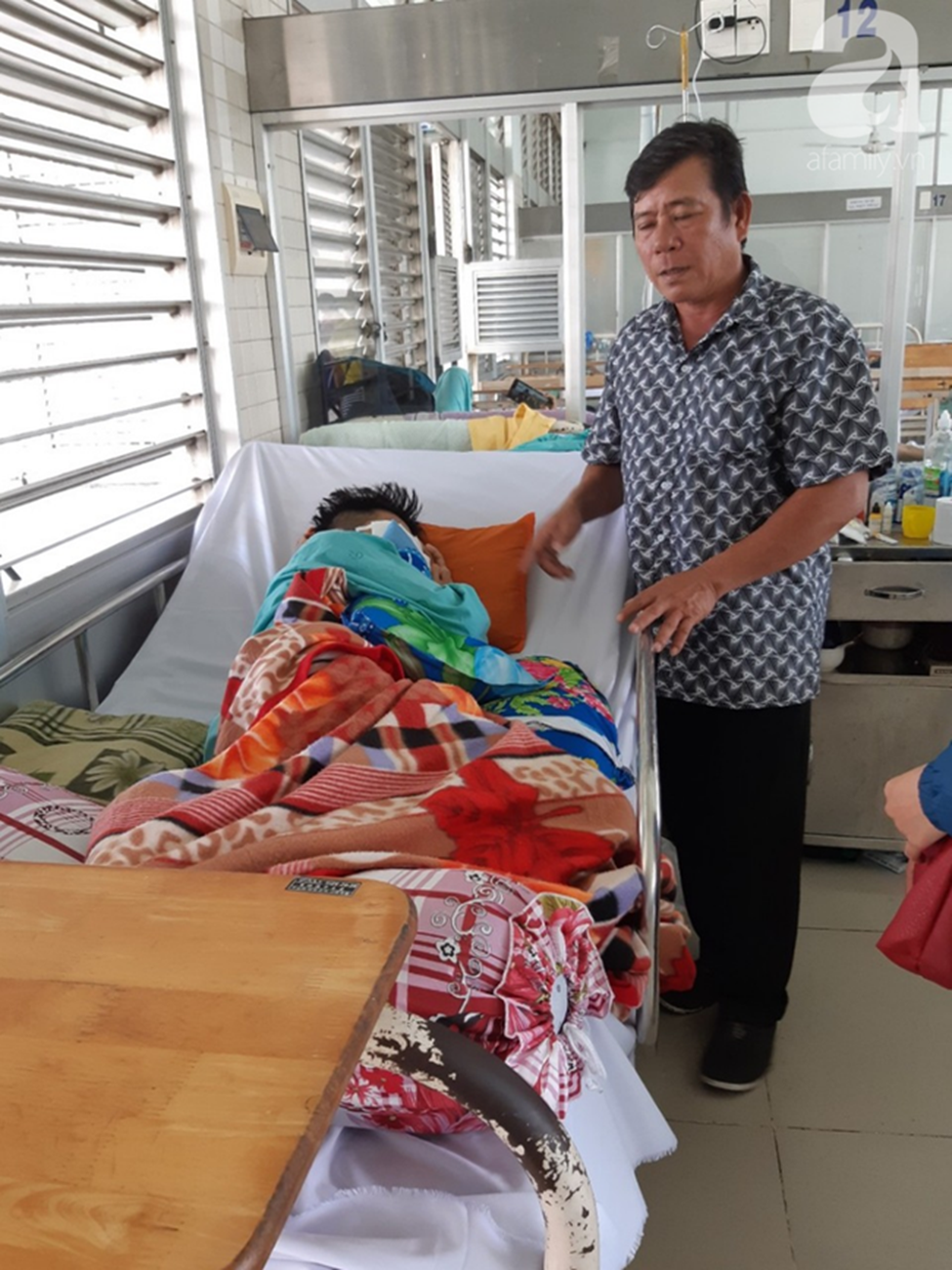 Đi phụ hồ giúp gia đình, bé trai 15 tuổi bị cây đâm xuyên mặt, phải bỏ một bên mắt-4