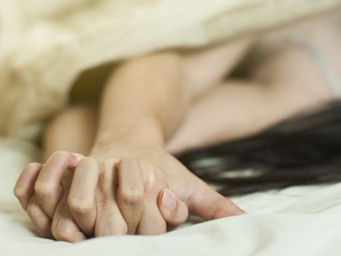 Người đàn ông suýt mất mạng vì một hành động dại dột nhằm cải thiện chuyện ấy với vợ-3