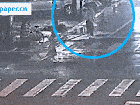 Thót tim đoạn clip siêu xe tông người đi đường bay lên không trung rồi bỏ chạy, nữ tài xế say xỉn khi bị bắt có hành động gây phẫn nộ