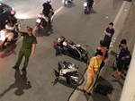 TP.HCM: Nữ tài xế lái Mercedes tông hàng loạt xe máy, nhiều người nằm la liệt trên đường-4