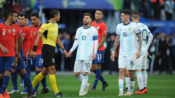 Messi gặp họa thẻ đỏ, nạn nhân của tham nhũng-3