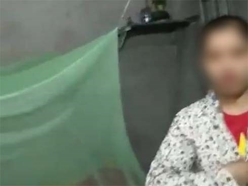 Vợ có quan hệ bất chính với bác họ, chồng đến bắt quả tang rồi ngậm ngùi hỏi: 