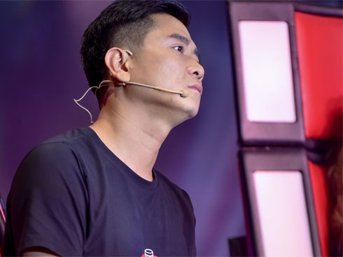 The Voice: Bị chỉ trích thiên vị gái xinh, Hồ Hoài Anh bất ngờ phản pháo ngay trên sóng truyền hình