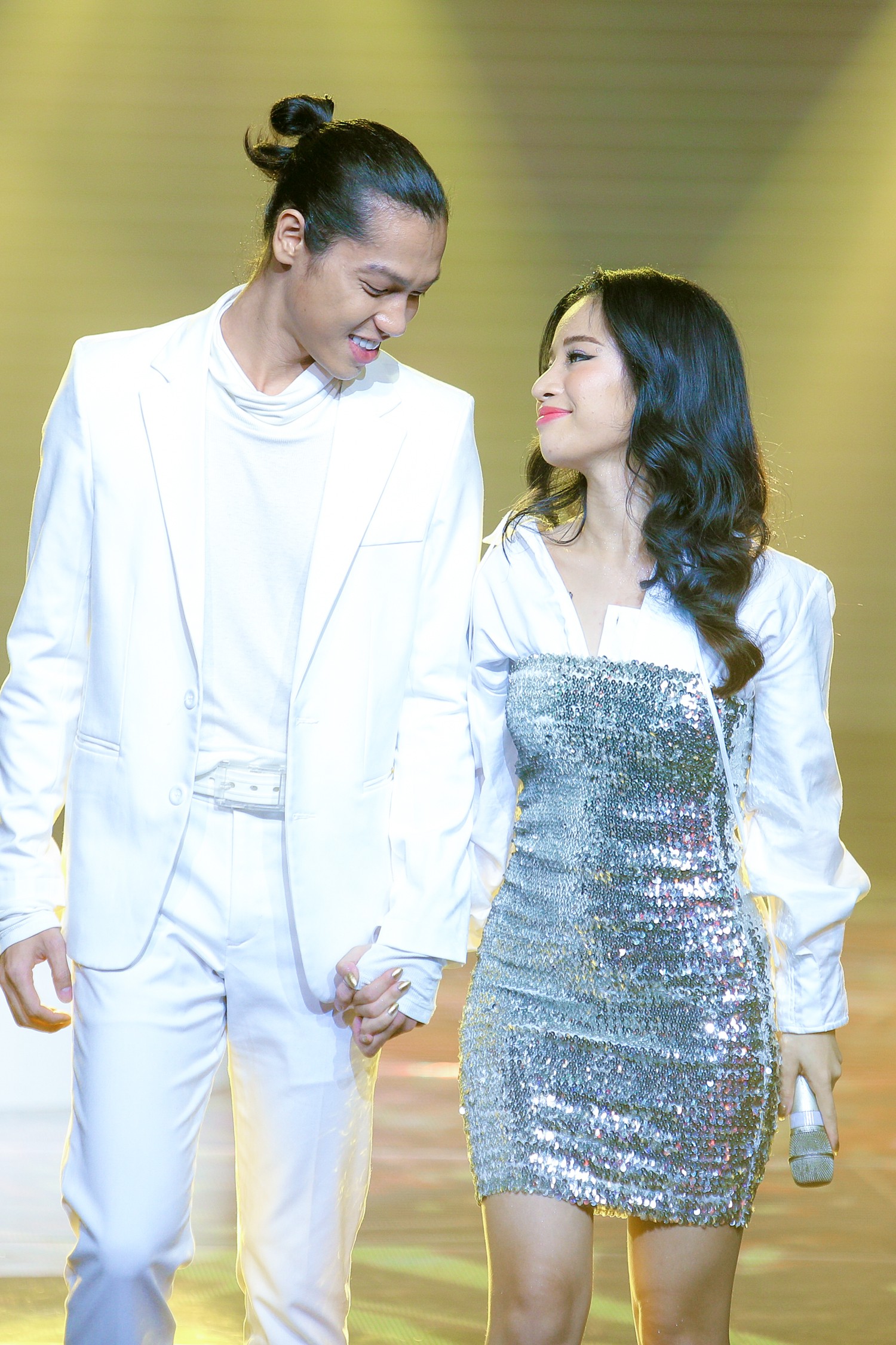 The Voice: Bị chỉ trích thiên vị gái xinh, Hồ Hoài Anh bất ngờ phản pháo ngay trên sóng truyền hình-8