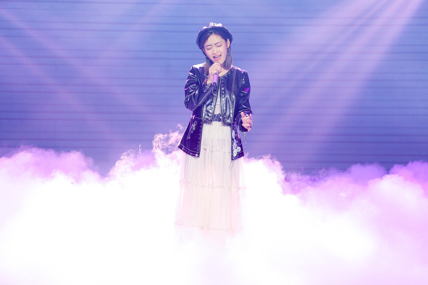 The Voice: Bị chỉ trích thiên vị gái xinh, Hồ Hoài Anh bất ngờ phản pháo ngay trên sóng truyền hình-2