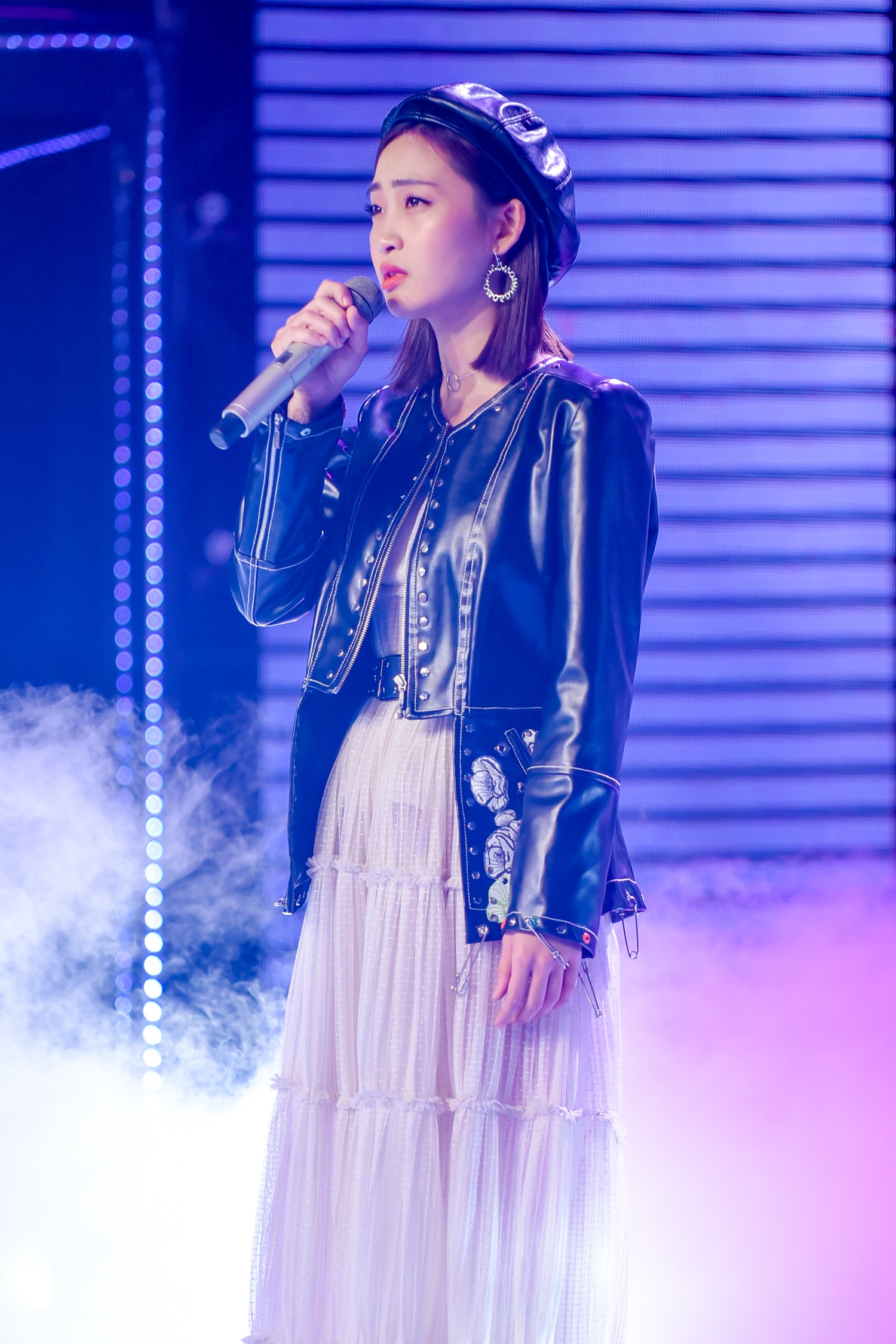 The Voice: Bị chỉ trích thiên vị gái xinh, Hồ Hoài Anh bất ngờ phản pháo ngay trên sóng truyền hình-3