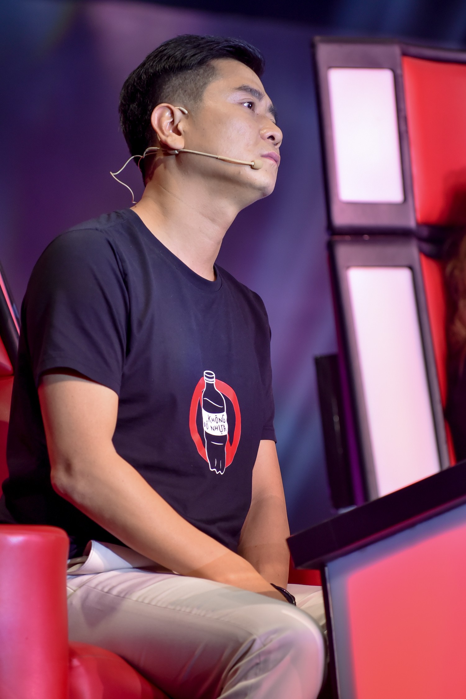 The Voice: Bị chỉ trích thiên vị gái xinh, Hồ Hoài Anh bất ngờ phản pháo ngay trên sóng truyền hình-1