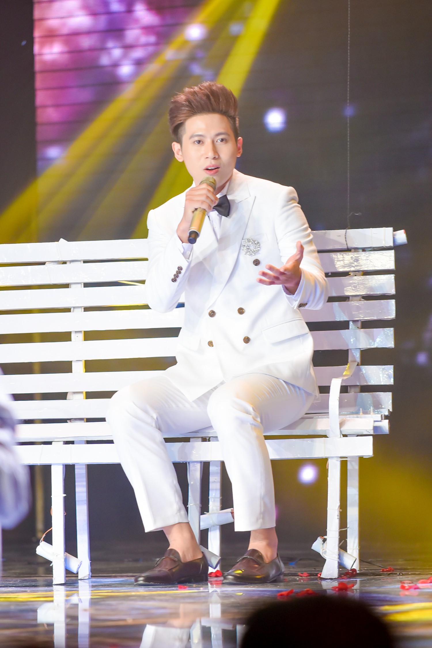 The Voice: Bị chỉ trích thiên vị gái xinh, Hồ Hoài Anh bất ngờ phản pháo ngay trên sóng truyền hình-5