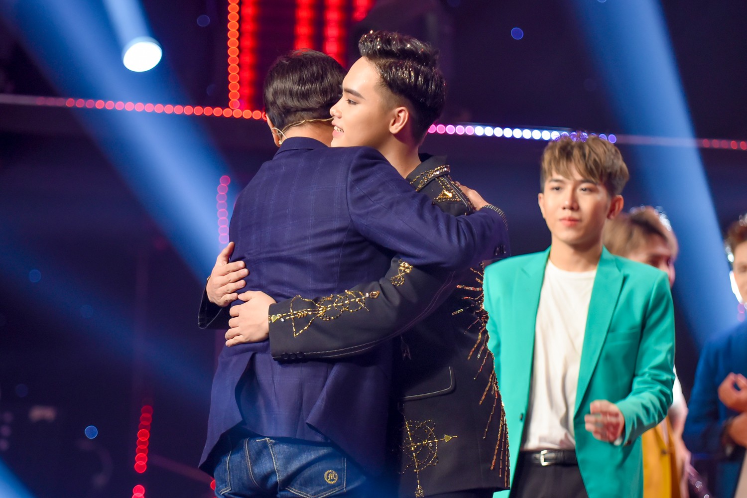 The Voice: Bị chỉ trích thiên vị gái xinh, Hồ Hoài Anh bất ngờ phản pháo ngay trên sóng truyền hình-13