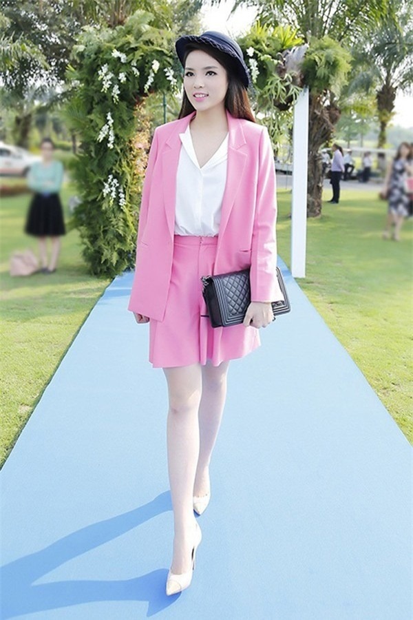 Phượng Chanel - Đoan Trang cứ mặc màu hồng là dân tình lại la ó-5