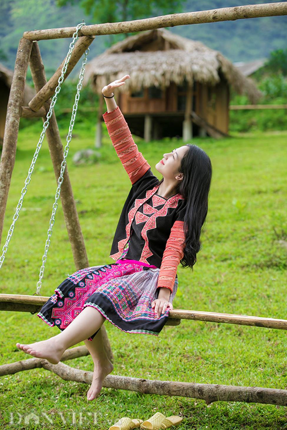 Vẻ đẹp tinh khiết của Hoàng Thùy Linh 9X thay thế hot girl Trâm Anh-3