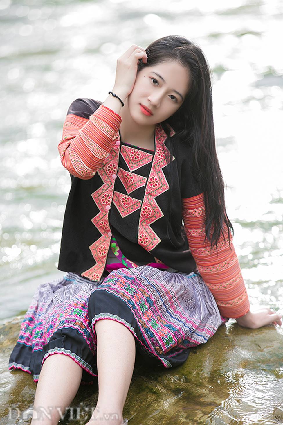 Vẻ đẹp tinh khiết của Hoàng Thùy Linh 9X thay thế hot girl Trâm Anh-10