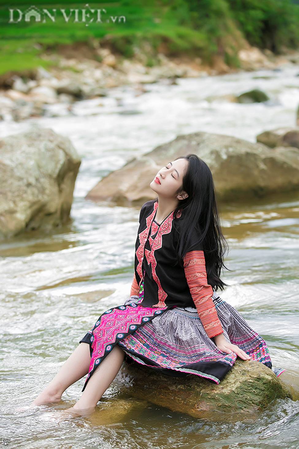 Vẻ đẹp tinh khiết của Hoàng Thùy Linh 9X thay thế hot girl Trâm Anh-7