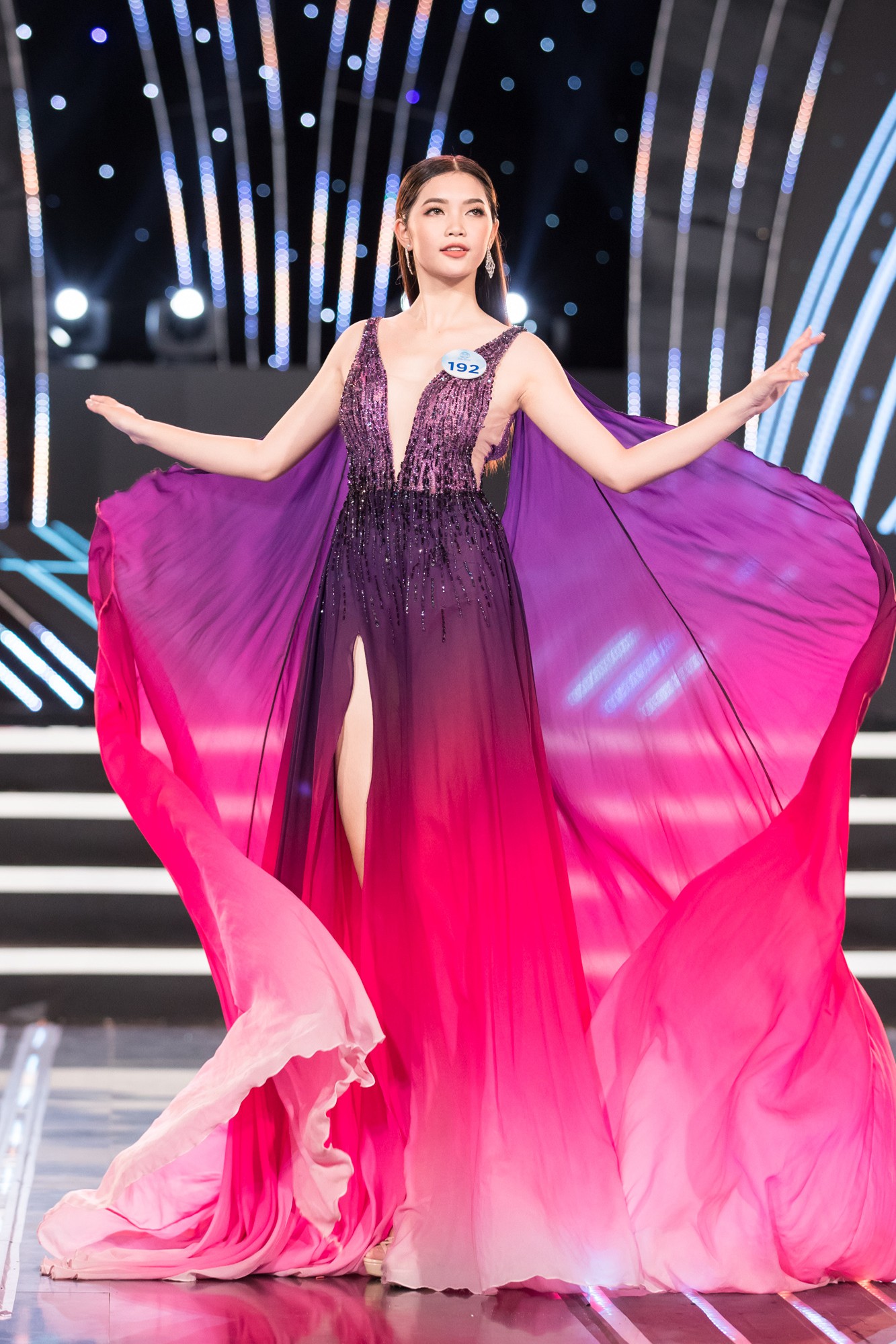 Soi nhan sắc 20 cô gái phía Bắc vừa lọt Chung kết Miss World VN: Thí sinh mặt đẹp nhất lại lộ vóc dáng đô con, thiếu đường cong-14