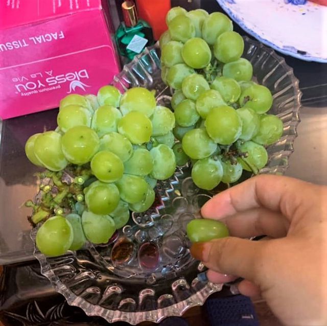 Bỏ tiền triệu mua nho sữa Trung Quốc qua mạng ăn thử và cái kết-3
