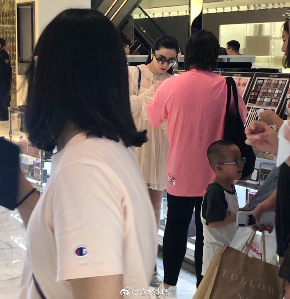 Phạm Băng Băng diện váy dáng rộng đi mua sắm giữa tin đồn mang thai với quan chức-6