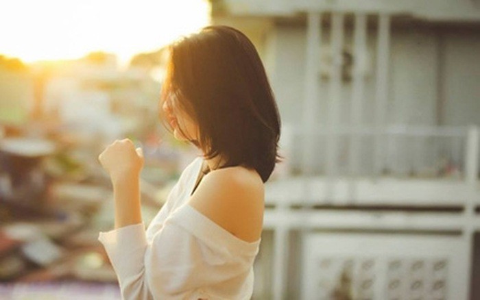 Tình cũ của chồng nhắn tin, và đây là cách giải quyết của vợ tinh quái, chả cần ghen tuông vẫn khiến chồng tự giác xin hàng-1