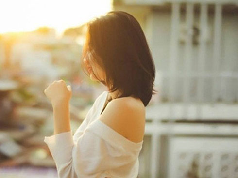 Thấy chồng nhắn tin với gái công khai, vợ đang lúi húi nấu nướng liền làm một việc cỏn con thế này đủ khiến anh ta nhận ra chân lý-3