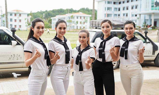 Nữ ca sĩ nổi tiếng, gợi cảm nhưng bị dìm hàng nhiều nhất showbiz Việt-8