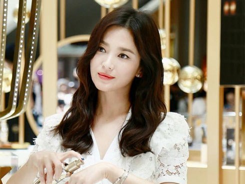 Clip đưa Song Hye Kyo lên top 1 tin hot nhất Hàn: Nhờ 1 câu nói của fan, mỹ nhân nở nụ cười đầu tiên giữa bão ly hôn
