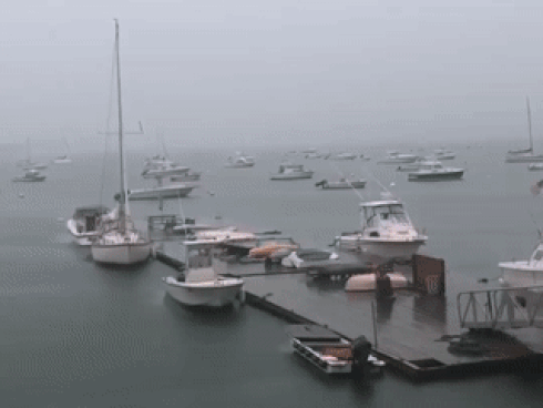 Tài xế sống sót thần kỳ khi ôtô bất ngờ bị trời đánh-1